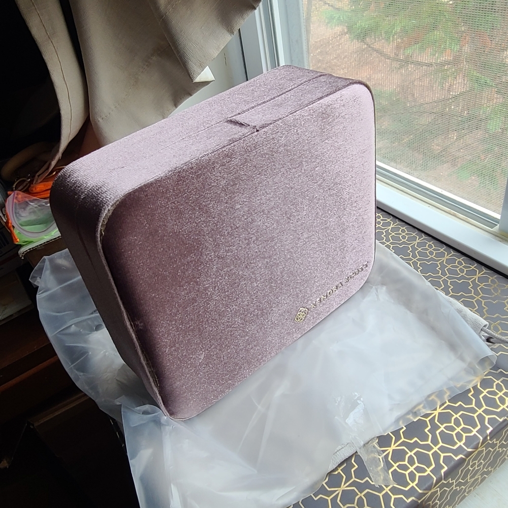 Kendra Scott NWT Mattie Large Velvet Box in Dusty Purple